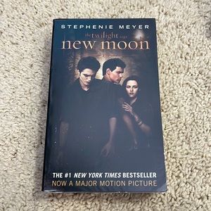 📚 $15/2 Book Sale 📚 The Twilight Saga: New Moon by Stephanie Meyer